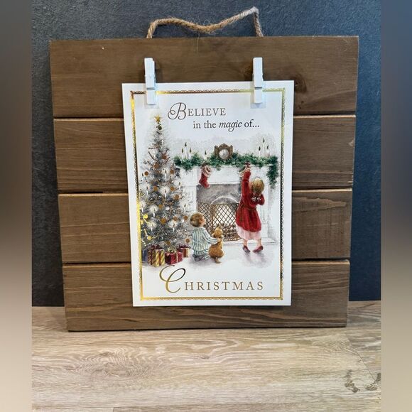 Hand Crafted Wood Photo or Card Display Christmas Wall Decor With 2 Clips - Picture 1 of 2
